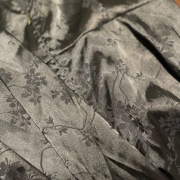 It’s a new dress my mom got me. I didn’t wear it once coz it wasn’t my style. - Picture 3 of 3